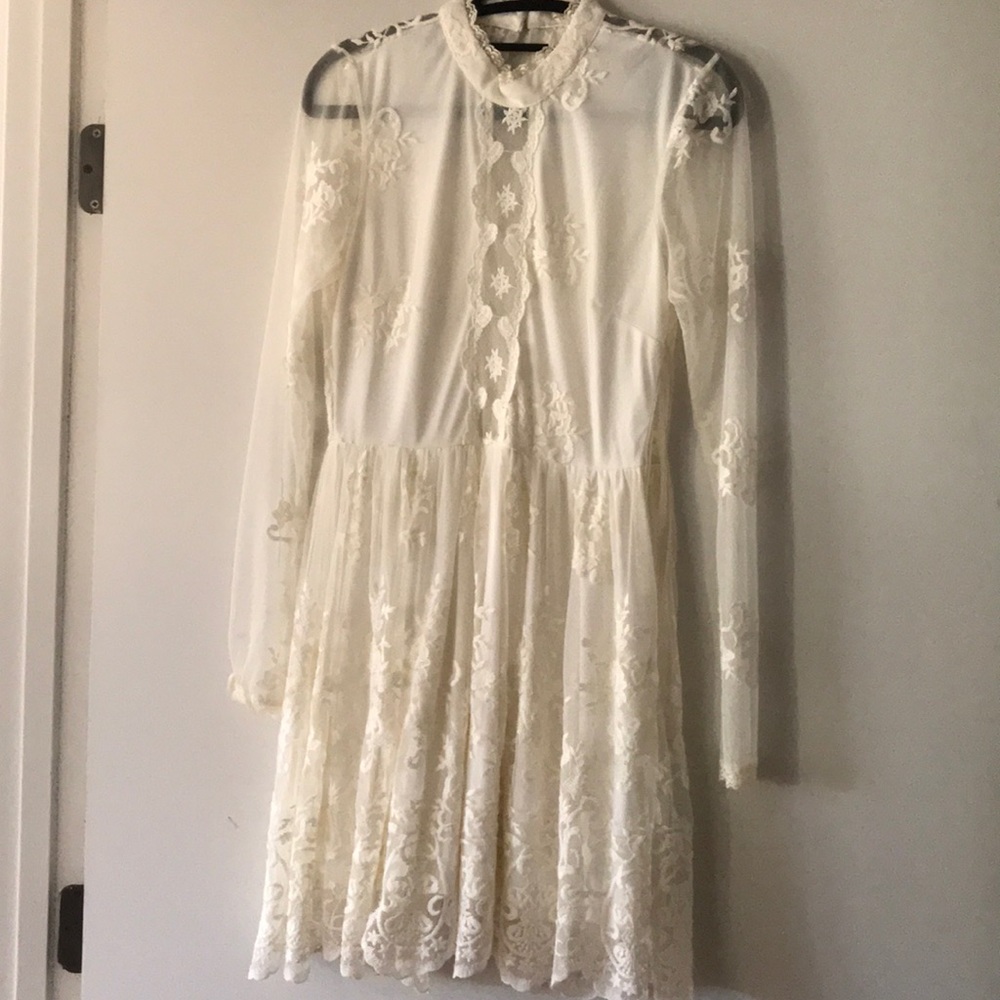 White long sleeve lace dress
